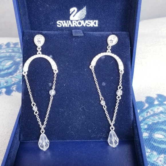 🎁Swarovski Crystal 8 CMA earrings - Great Gift! - Picture 2 of 3